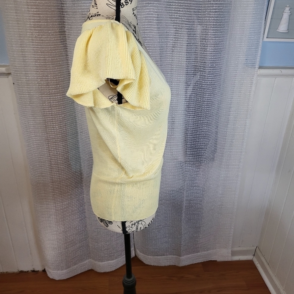Lily White Yellow Ribbed V-Neck Sweater Top Large - Picture 2 of 7